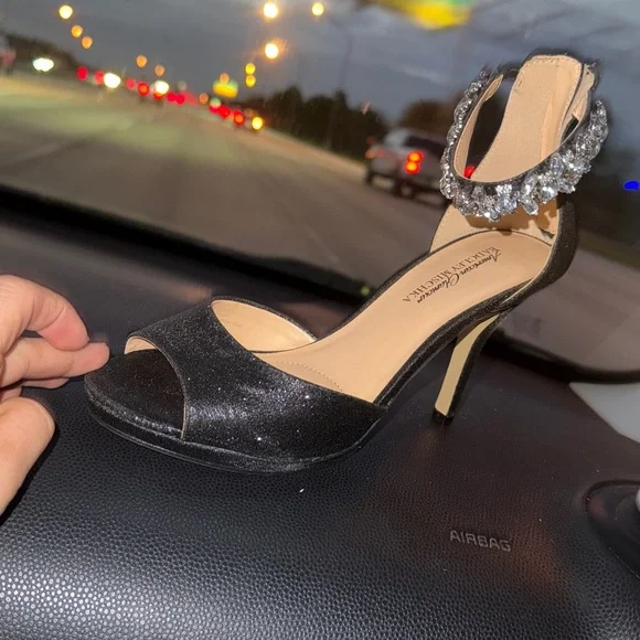 Badgley Mischka Black Heeled Sandals - Picture 4 of 9